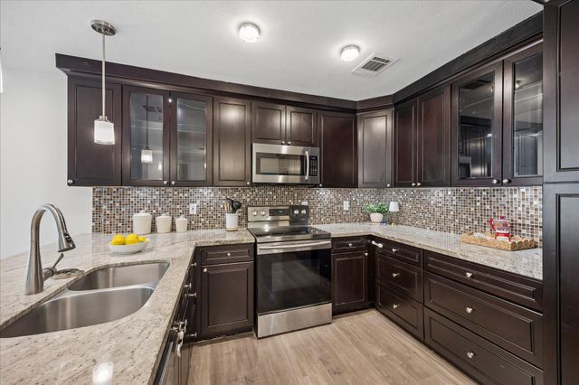 1323 Ashwood Drive, Sugar Land, TX 77498