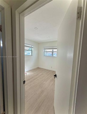 224 SW 10th St 1, Hallandale Beach, FL 33009