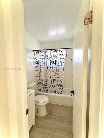 224 SW 10th St 1, Hallandale Beach, FL 33009