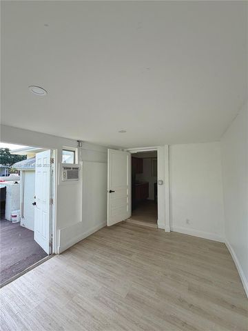 224 SW 10th St 1, Hallandale Beach, FL 33009