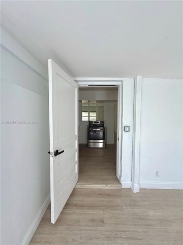 224 SW 10th St 1, Hallandale Beach, FL 33009