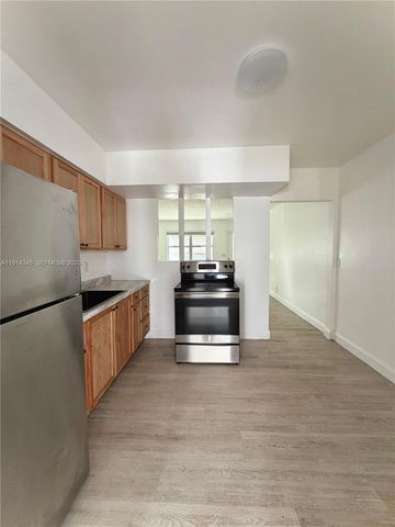 224 SW 10th St 1, Hallandale Beach, FL 33009