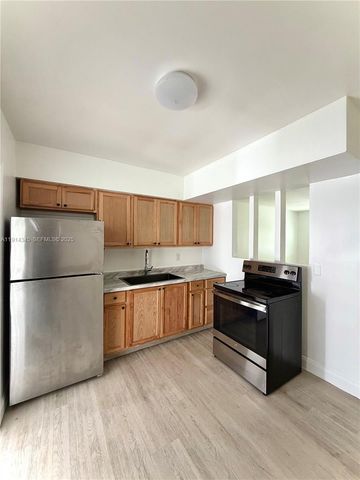 224 SW 10th St 1, Hallandale Beach, FL 33009