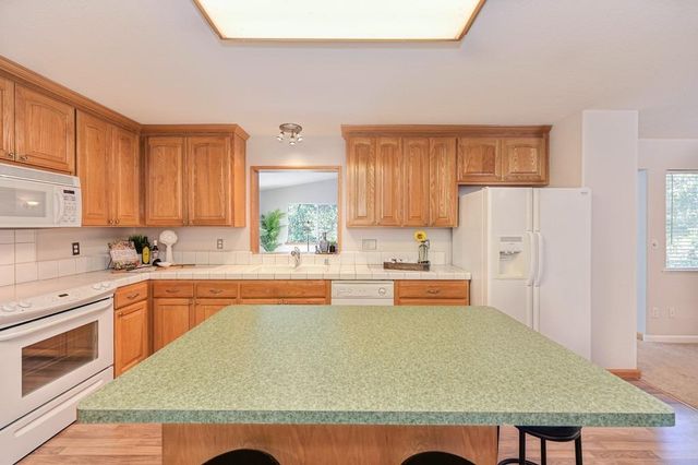 12210 Irish Ct, Jackson, CA 95642