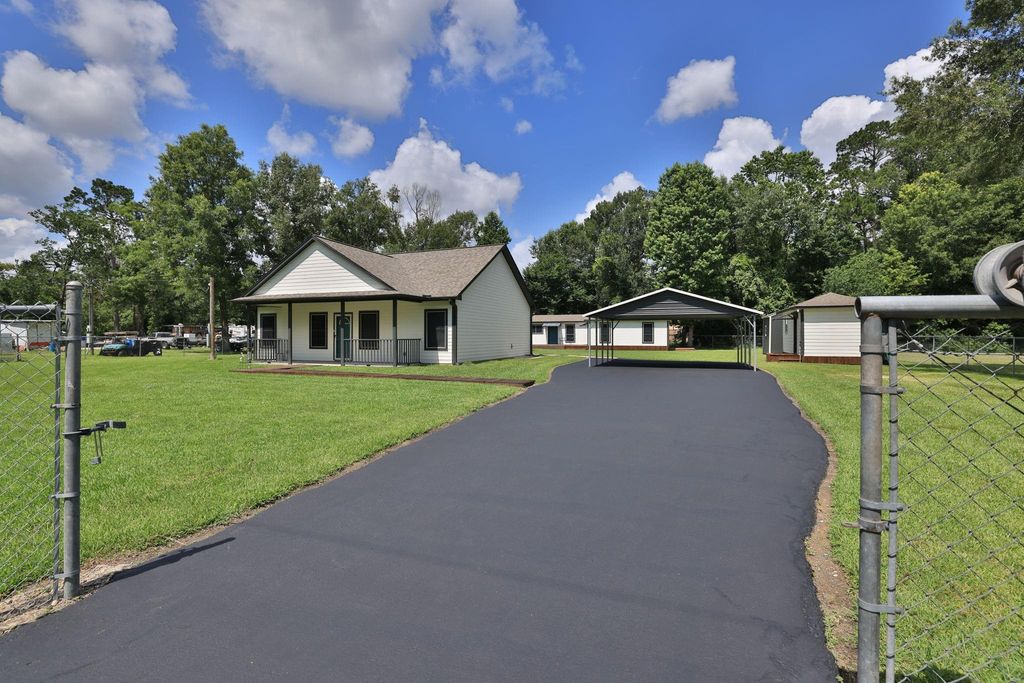 17232 Bent Pine Drive, Conroe, TX 77302