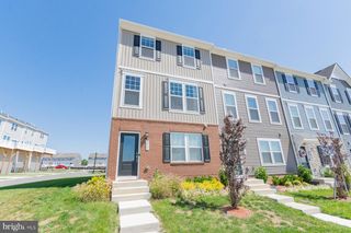 311 PRESIDENTS POINTE AVENUE, Ranson, WV 25438
