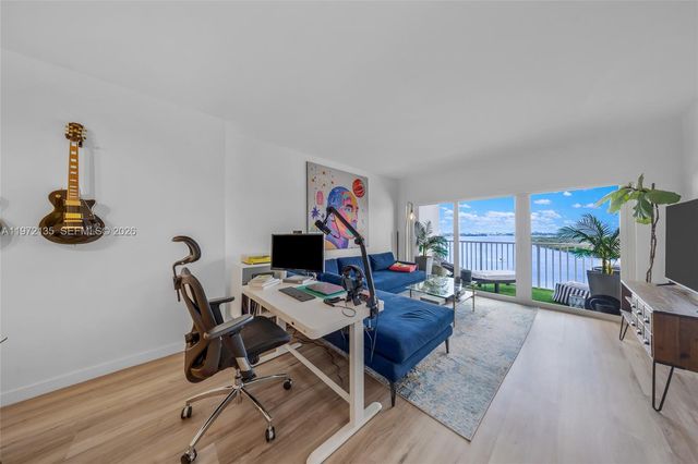 300 Bayview Dr 1614, Sunny Isles Beach, FL 33160