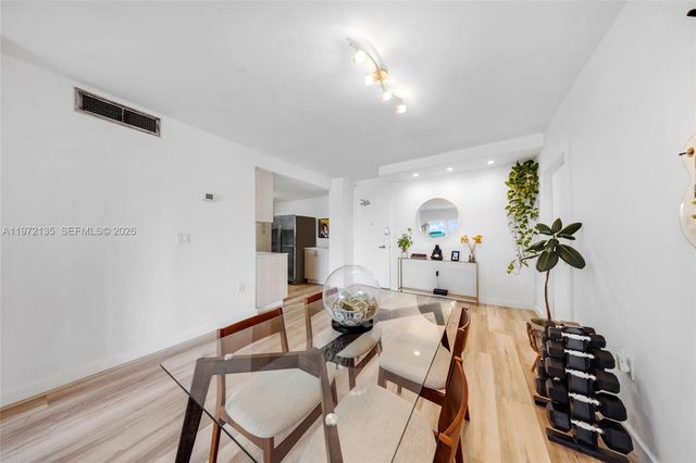 300 Bayview Dr 1614, Sunny Isles Beach, FL 33160