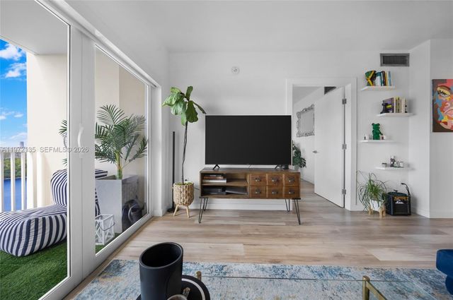 300 Bayview Dr 1614, Sunny Isles Beach, FL 33160