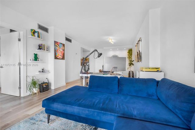 300 Bayview Dr 1614, Sunny Isles Beach, FL 33160