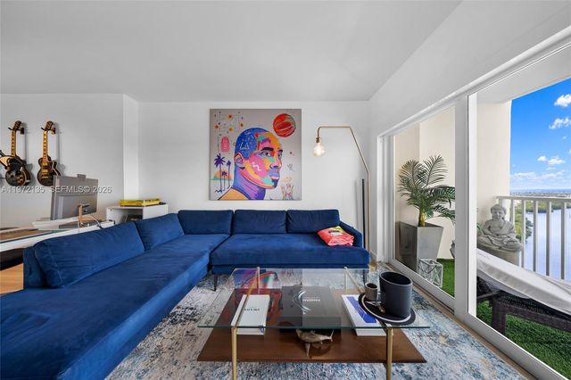 300 Bayview Dr 1614, Sunny Isles Beach, FL 33160