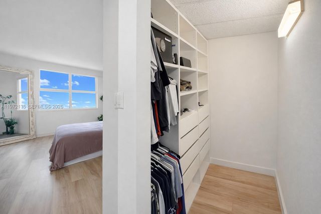 300 Bayview Dr 1614, Sunny Isles Beach, FL 33160