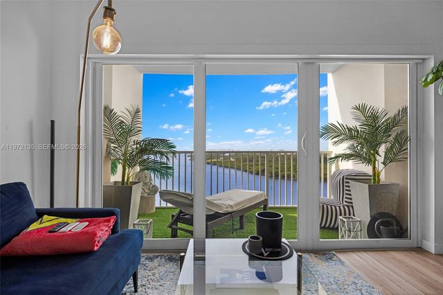 300 Bayview Dr 1614, Sunny Isles Beach, FL 33160