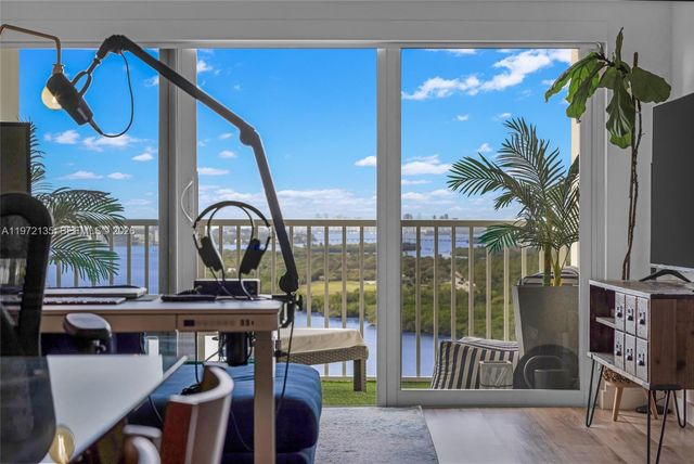 300 Bayview Dr 1614, Sunny Isles Beach, FL 33160