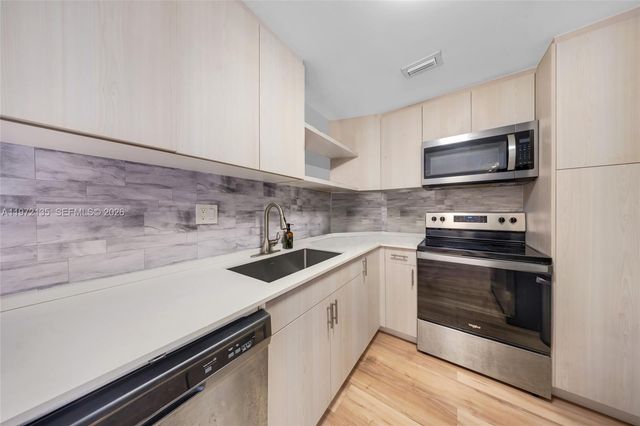 300 Bayview Dr 1614, Sunny Isles Beach, FL 33160