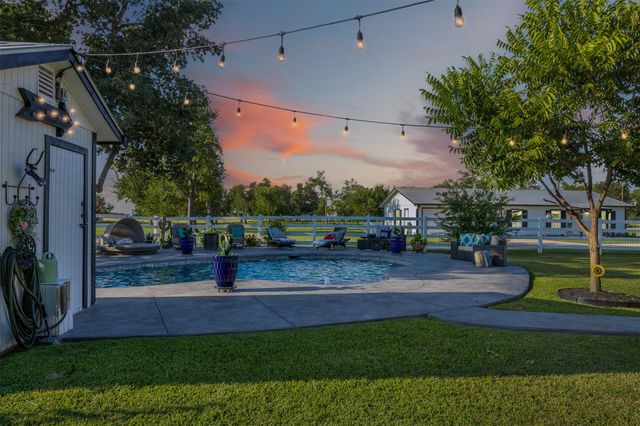 413 County Road 410, Buckholts, TX 76518