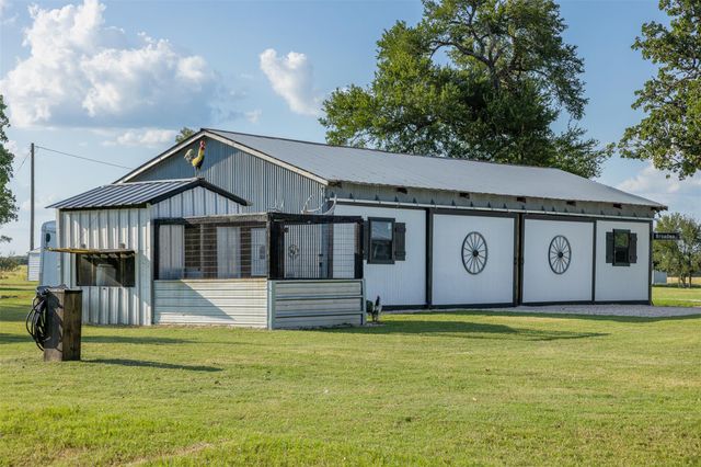 413 County Road 410, Buckholts, TX 76518