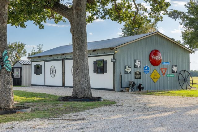 413 County Road 410, Buckholts, TX 76518