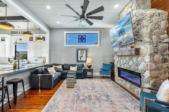 413 County Road 410, Buckholts, TX 76518