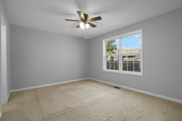 609 Corinth Ct, Clarksville, TN 37040
