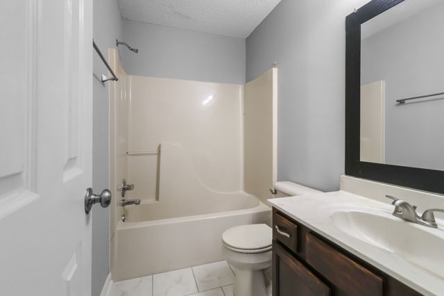 609 Corinth Ct, Clarksville, TN 37040