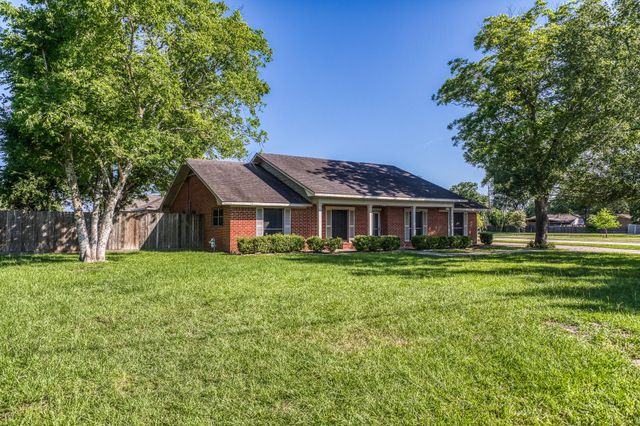 1687 Eagle Lake Road, Sealy, TX 77474