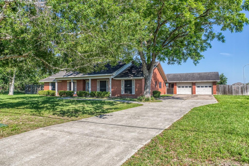 1687 Eagle Lake Road, Sealy, TX 77474