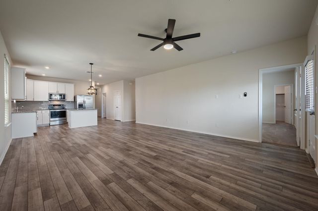 241 Pivot DR, Taylor, TX 76574