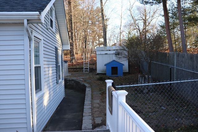 4 Grove St, Westford, MA 01886