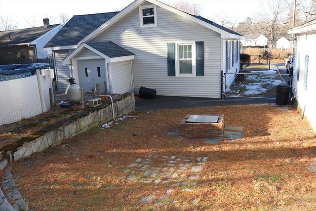 4 Grove St, Westford, MA 01886