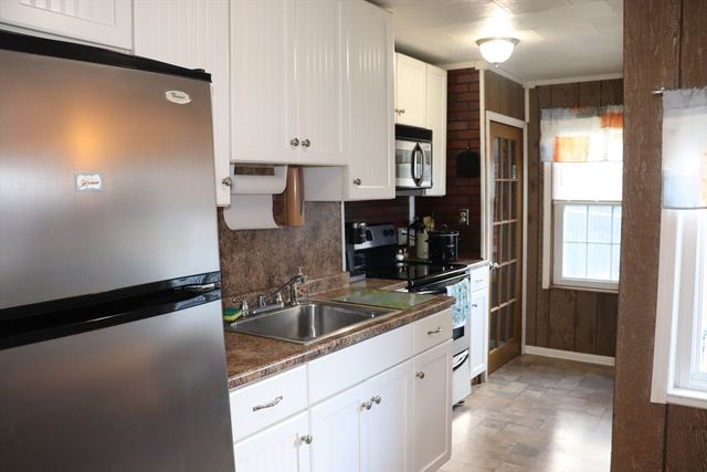 4 Grove St, Westford, MA 01886