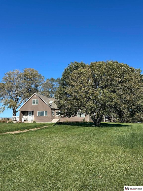 7406 66th Street, Nehawka, NE 68413