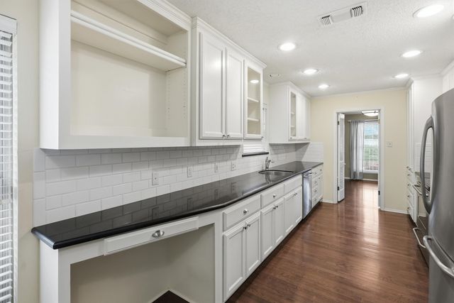 4455 Chedlea Avenue, Fort Worth, TX 76133