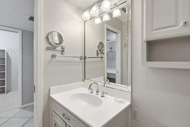 4455 Chedlea Avenue, Fort Worth, TX 76133
