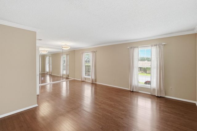 4455 Chedlea Avenue, Fort Worth, TX 76133