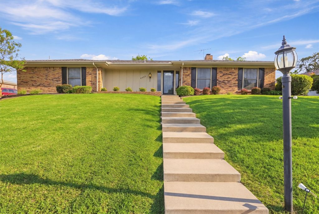 4455 Chedlea Avenue, Fort Worth, TX 76133