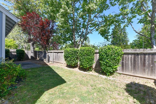 1106 Noyo Pl, Santa Rosa, CA 95401