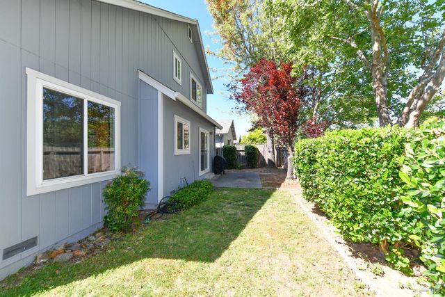 1106 Noyo Pl, Santa Rosa, CA 95401