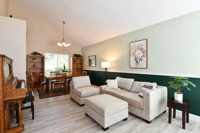 1106 Noyo Pl, Santa Rosa, CA 95401