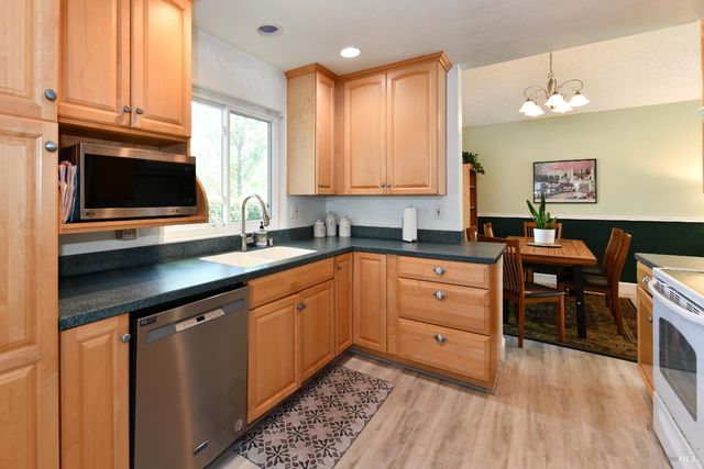 1106 Noyo Pl, Santa Rosa, CA 95401