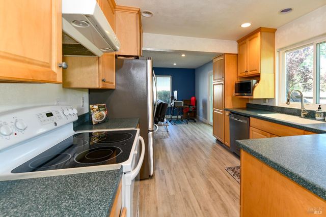 1106 Noyo Pl, Santa Rosa, CA 95401