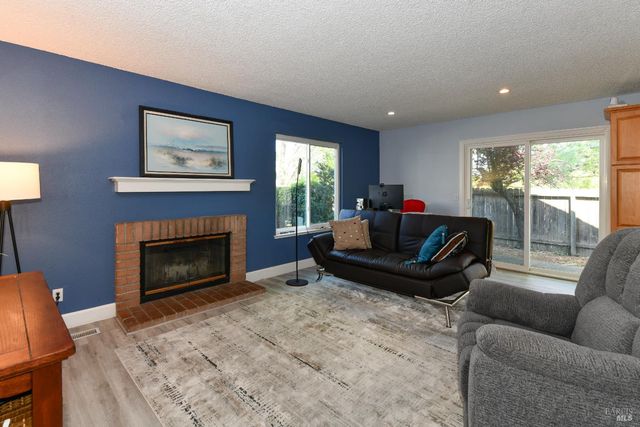 1106 Noyo Pl, Santa Rosa, CA 95401