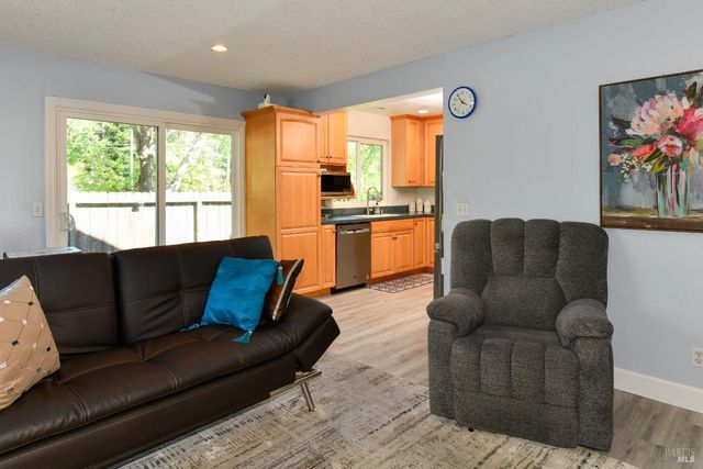 1106 Noyo Pl, Santa Rosa, CA 95401