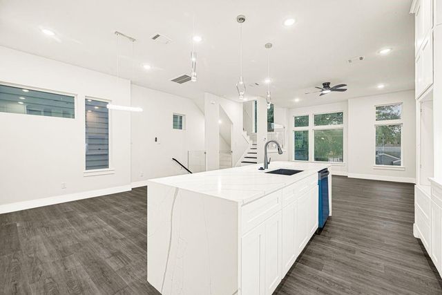 6719 Saint Augustine Street, Houston, TX 77021