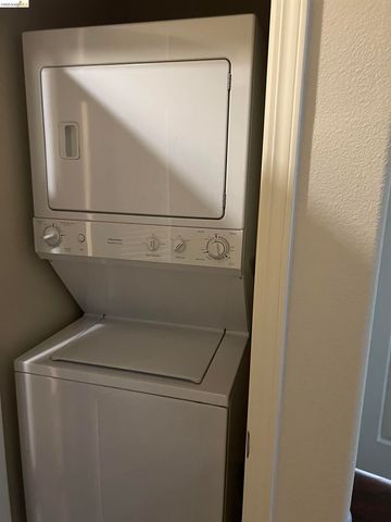 989 Franklin Street 307, Oakland, CA 94607