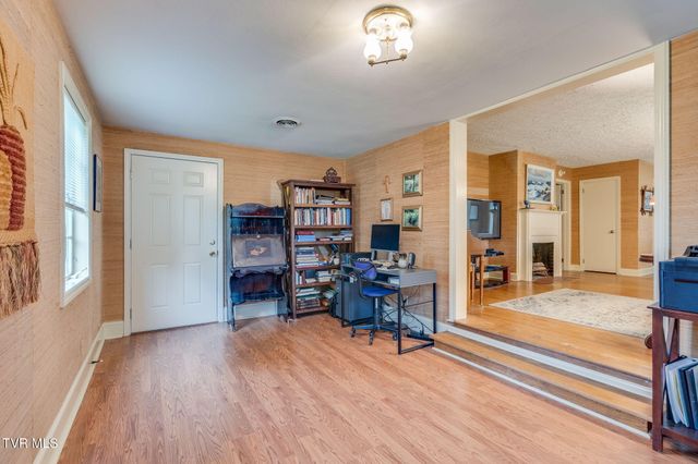 706 East Holston Avenue, Johnson City, TN 37601