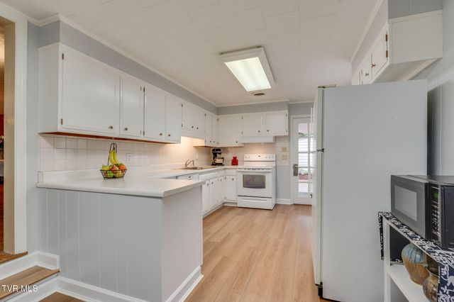706 East Holston Avenue, Johnson City, TN 37601