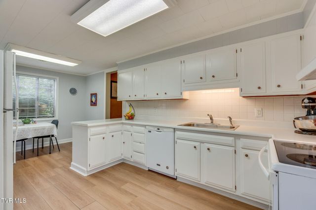 706 East Holston Avenue, Johnson City, TN 37601