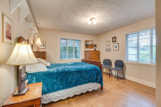 706 East Holston Avenue, Johnson City, TN 37601