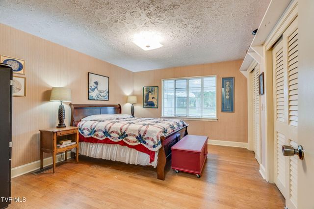 706 East Holston Avenue, Johnson City, TN 37601